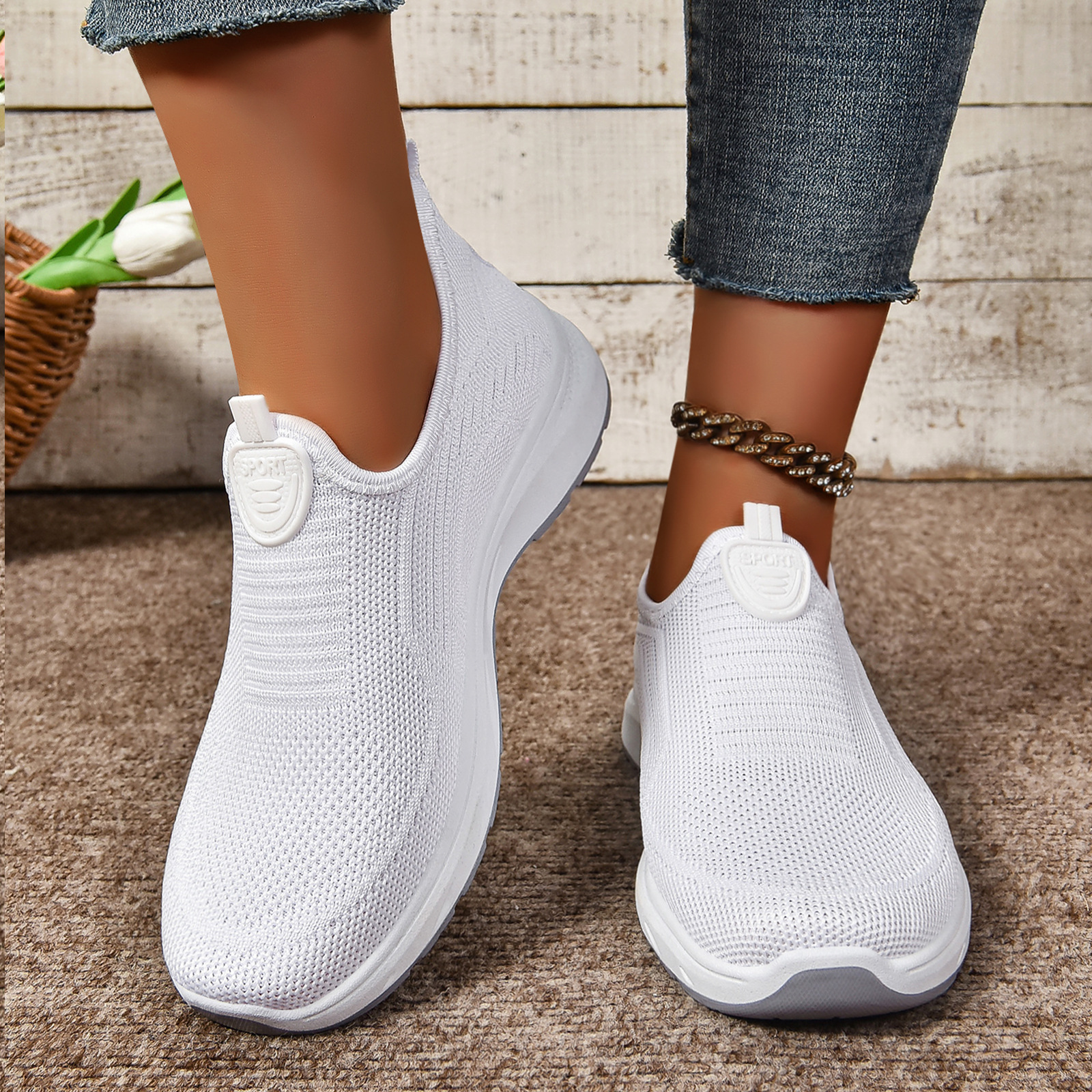 The 2025 new model of temu women's shoes for foreign trade is a comfortable fly-knit mom shoe that is comfortable to wear on one foot. It is a cross-border women's single shoe Application Scenario
