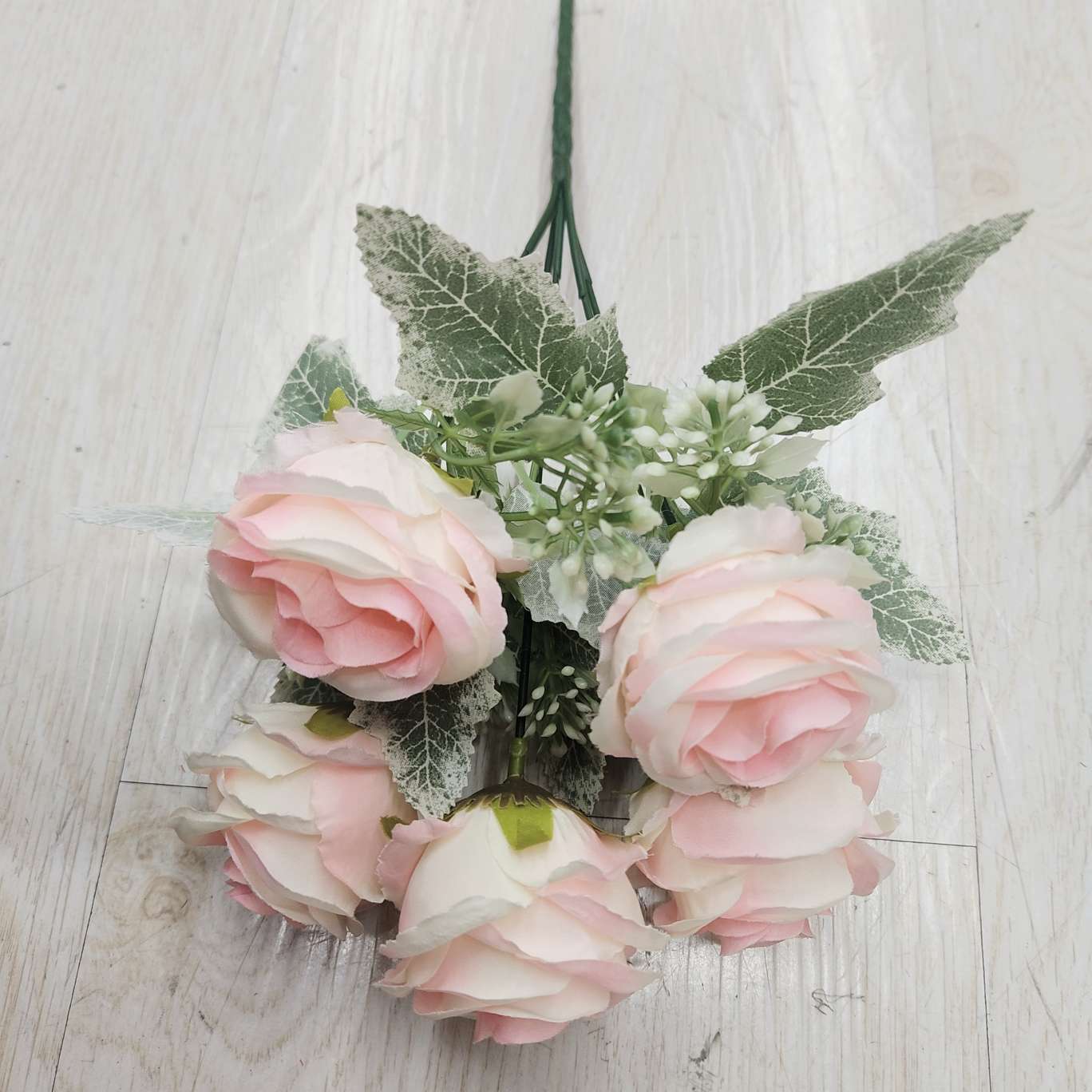 5-head diamond rose office simulation garden rose stem bouquet decoration Application Scenario