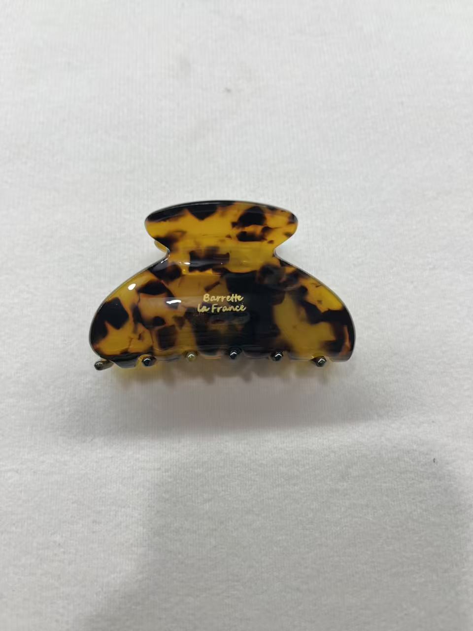 Wholesale factory direct sales of the best-selling acetic acid claw clip medium-sized shark clip Application Scenario