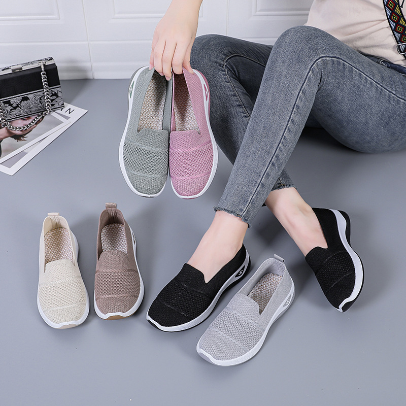 Women's shoes are versatile. 2025 new style mom shoes for cross-border wholesale. Shallow-mouthed comfortable casual shoes. One-step women's shoes Application Scenario