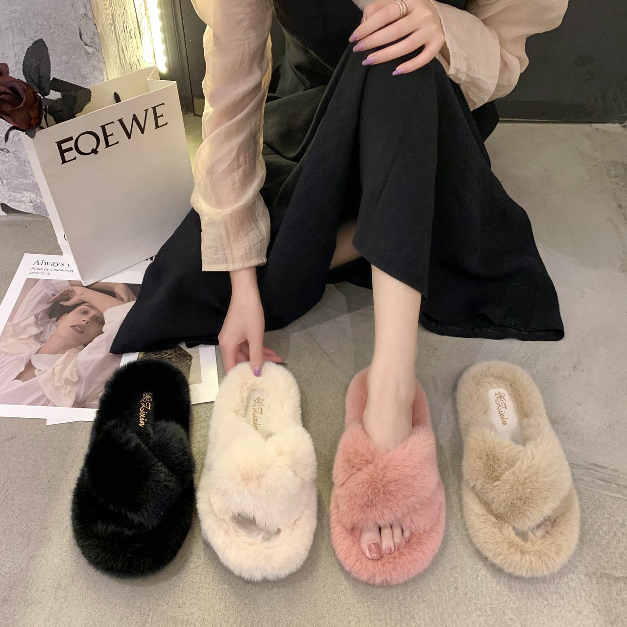 Cross-wool slippers for women's outerwear 2025 autumn/Winter new thick-soled warm one-line slippers for lazy women, thickened slippers for women Application Scenario