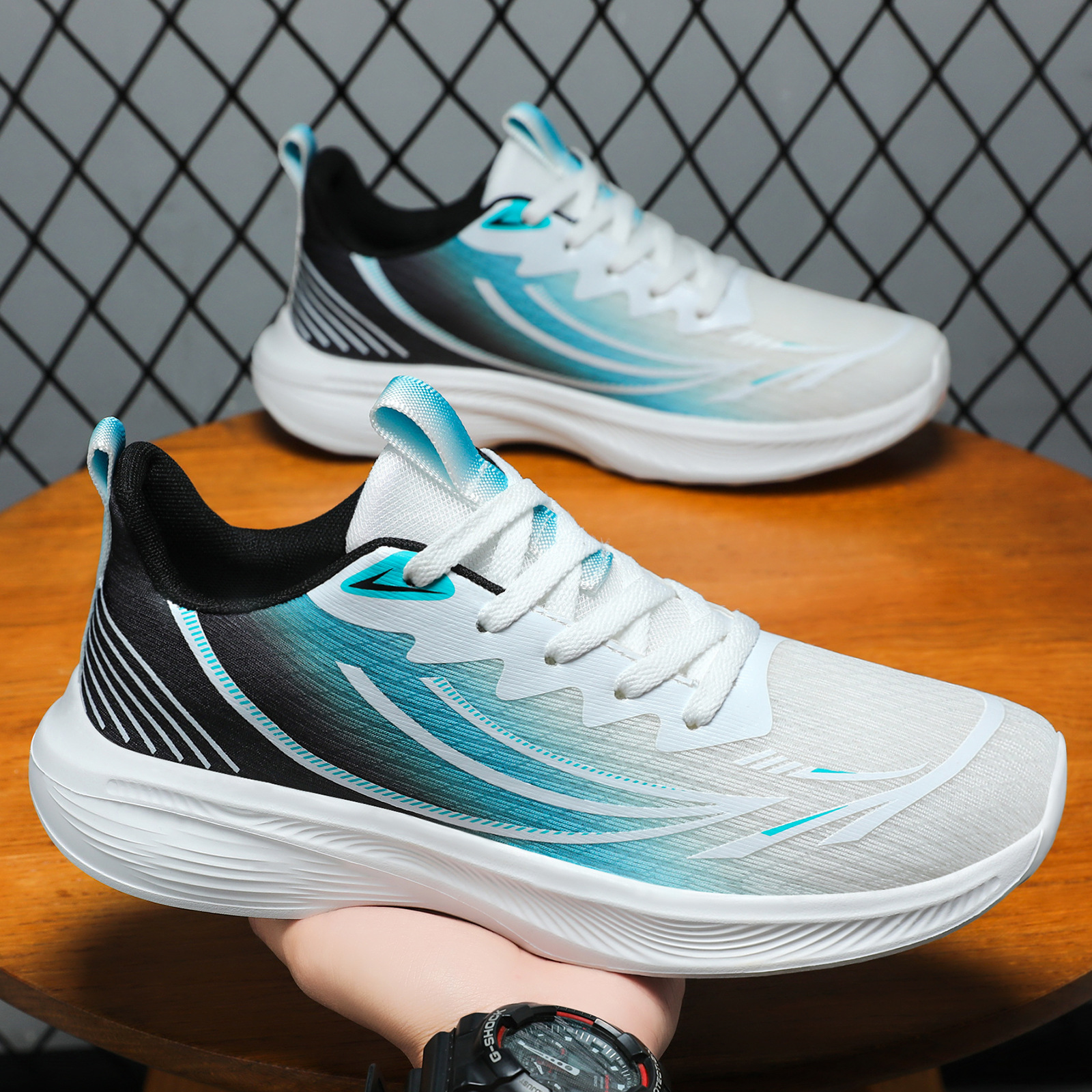 Men's shoes, sports shoes, fashionable and versatile, breathable mesh shoes, comfortable and trendy single shoes, soft soles, not tiring to the feet, running shoes full figure