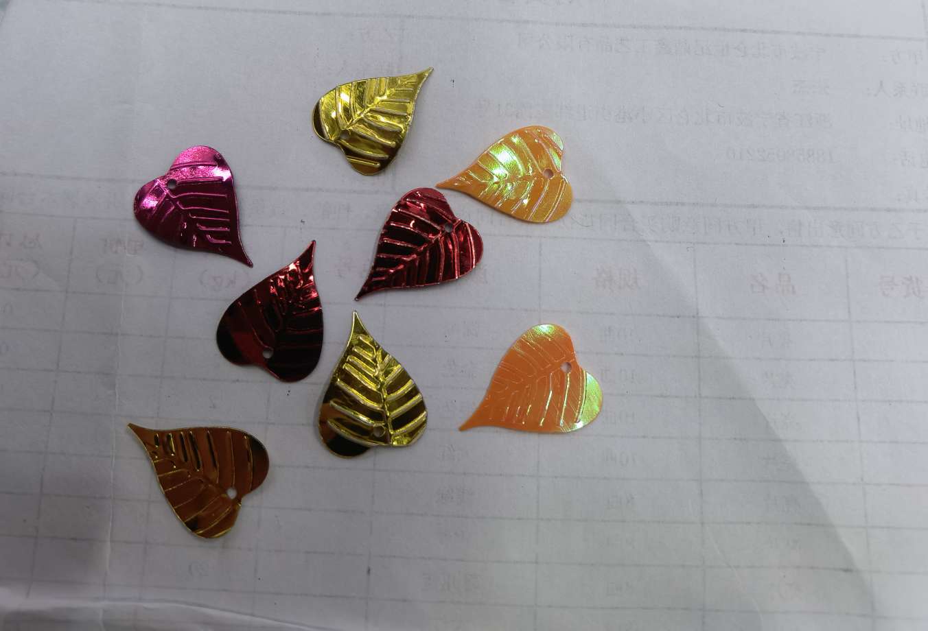 15×17mm Christmas heart pendant sequins, suitable for earrings, tassels, lace pendants, hand-dried, etc. Available in various colors such as red and gold, made of PVC or Pet, Jincan 162 Specification image