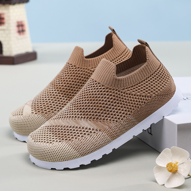 Children's sports shoes 2025 new style versatile running shoes, Feizhi mesh shoes, simple and breathable, children's shoes for 1-6 years old Application Scenario