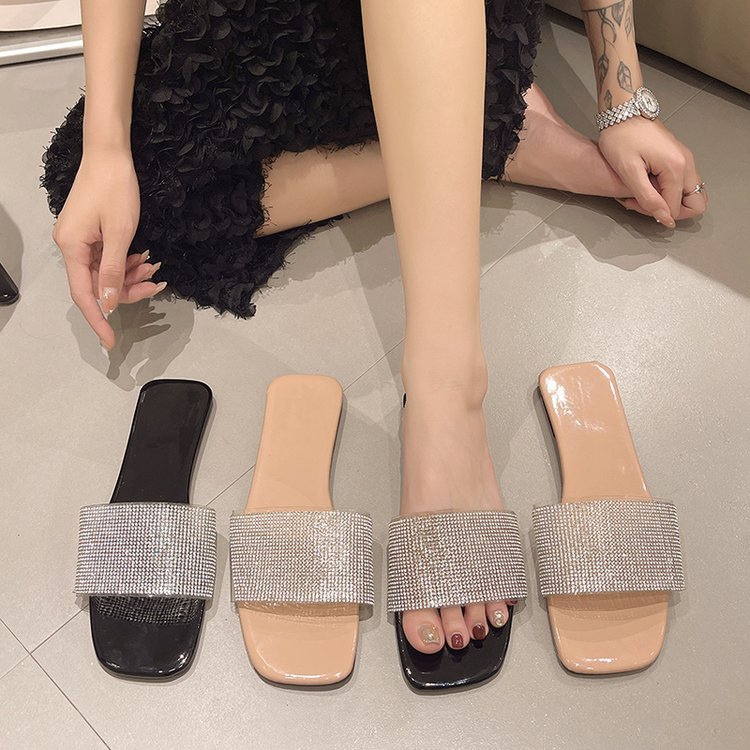 Water diamond slippers for women's summer outerwear, Korean style versatile flat cool slippers, 2025 summer Internet celebrity one-shoulder slippers details Picture
