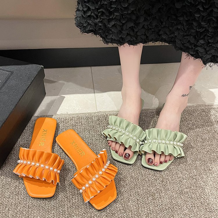 Women's slippers with ruffled edges and pearl 2025 new summer flat one-shoulder Roman flip-flops details Picture