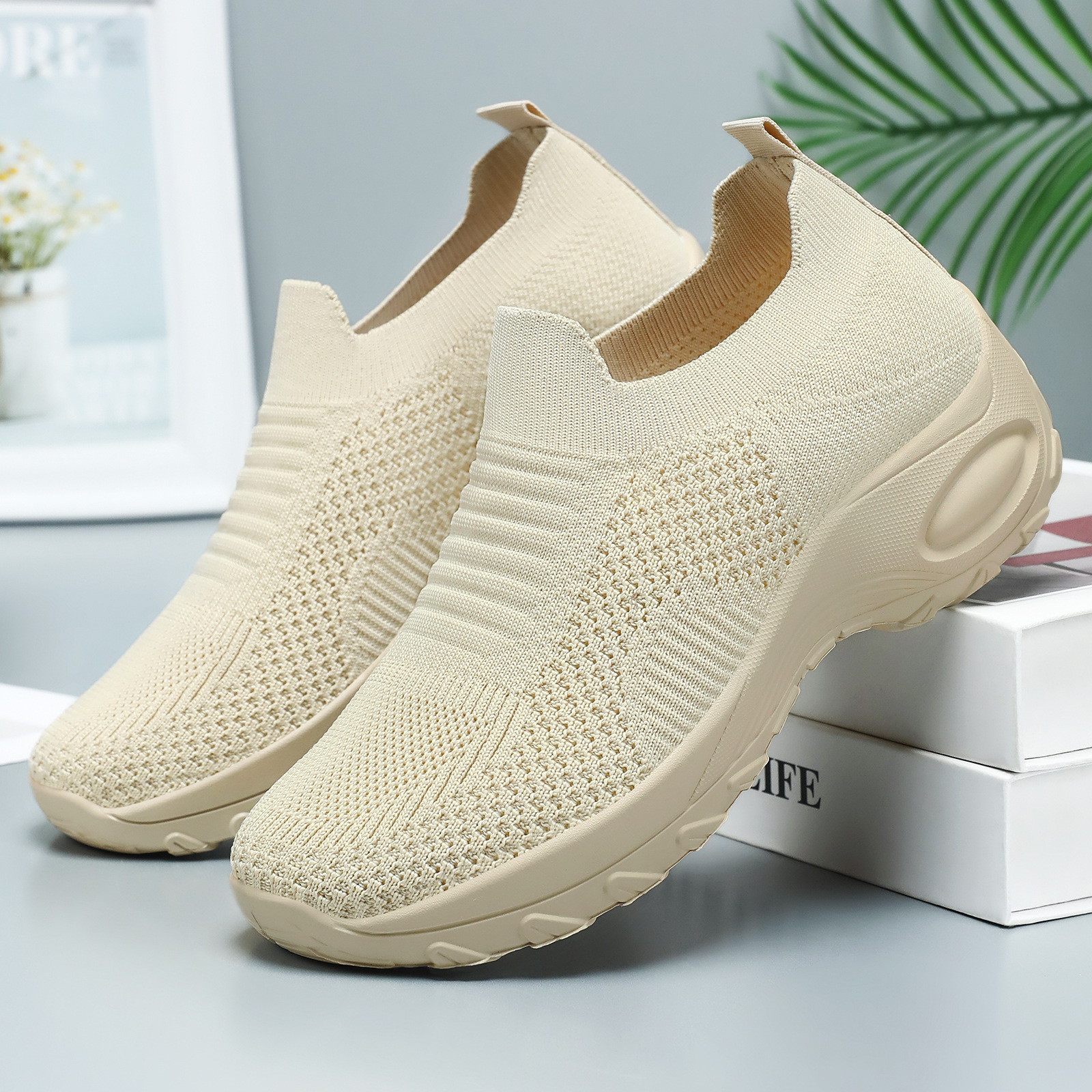 Women's shoes for autumn, breathable and versatile, flying woven single shoes, lazy shoes for one foot, soft soles not tiring to the feet, cross-border casual shoes full figure