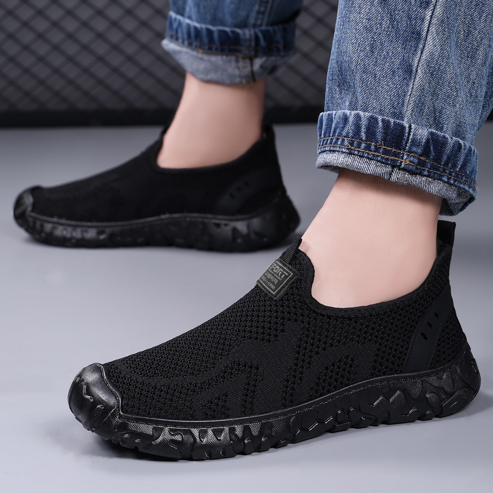 New men's casual shoes with soft soles, breathable and non-smelly feet, mesh shoes, one-step lazy shoes, versatile men's single shoes details Picture