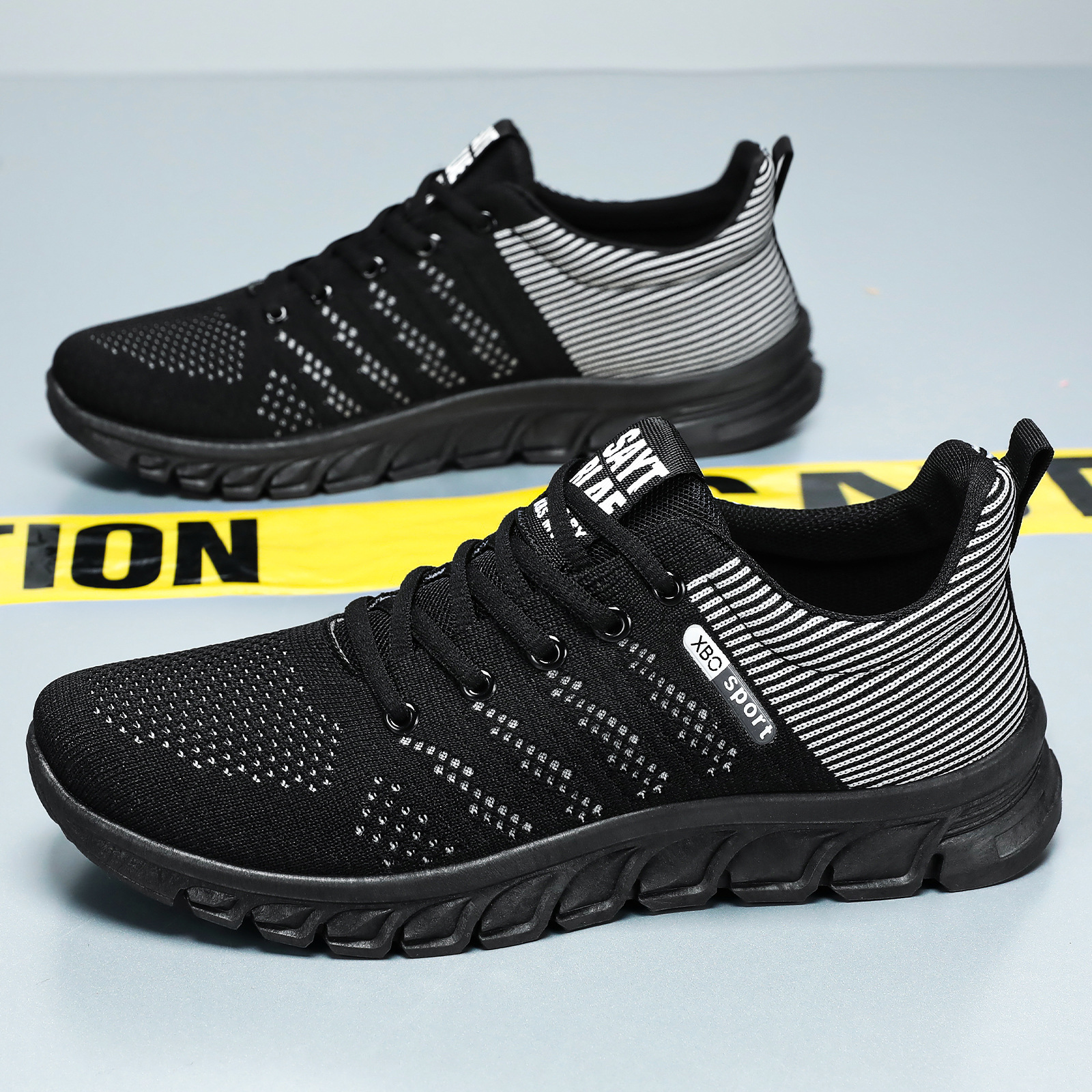 New men's shoes for the elderly, anti-slip, middle-aged and elderly walking shoes, casual movement shoes, comfortable and versatile. Dad shoes to be sent full figure