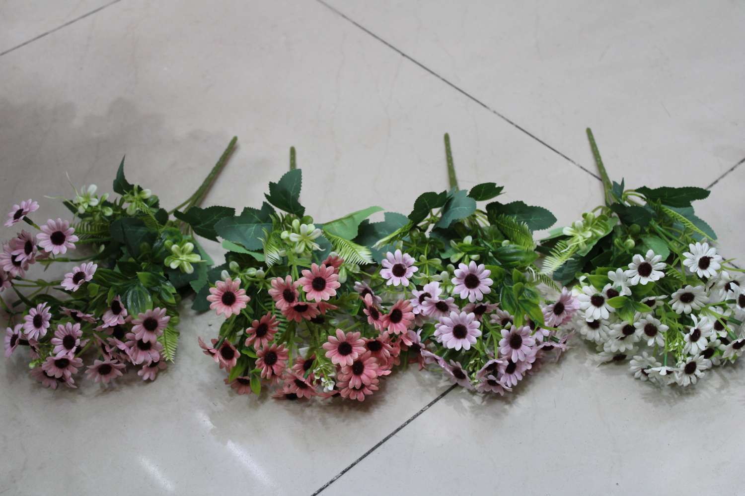 High-fidelity handicrafts, creative gifts, handcrafted ornaments, decorative items, a variety of choices, exquisite handicrafts, collectibles, five-headed blue-eyed chrysanthemums