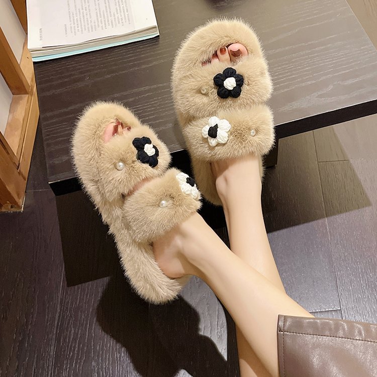 2025 New Korean style gentle, fashionable and versatile autumn and winter one-shoulder cotton slippers, fluffy fairy style flat slippers Application Scenario