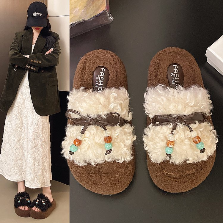 Thick-soled woolen slippers for women to wear outside in autumn and winter 2025, a new style for fashionable outings. Petite, fluffy cotton slippers with sponge rolls full figure