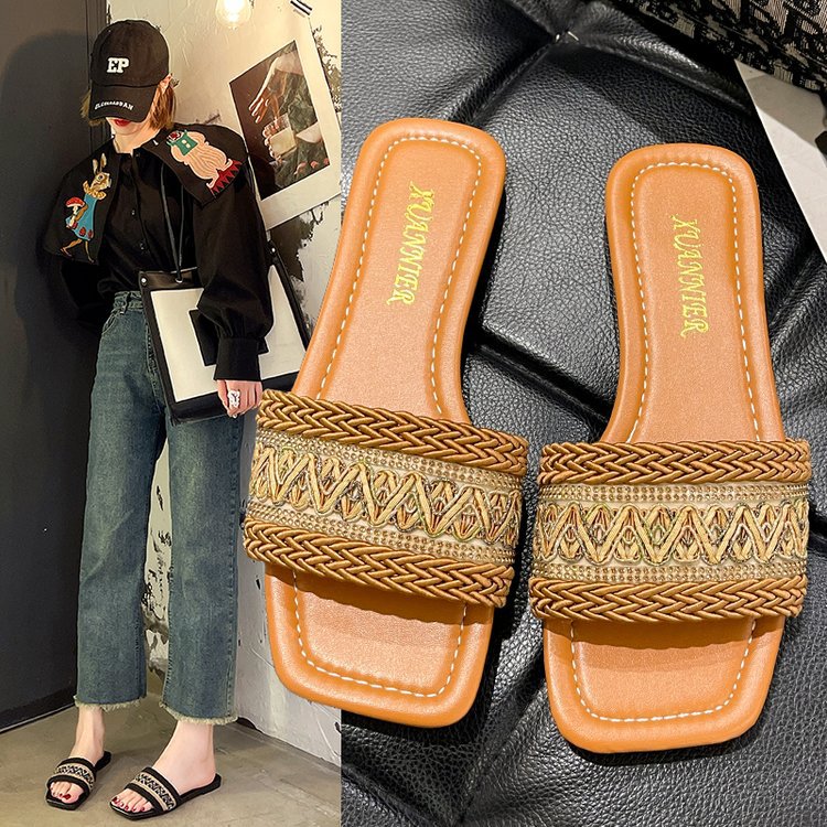 Slippers for women's outerwear, 2025 Summer new style, popular seaside beach, large-sized flat-bottomed embroidered fashionable soft-soled one-shoulder flip-flops full figure
