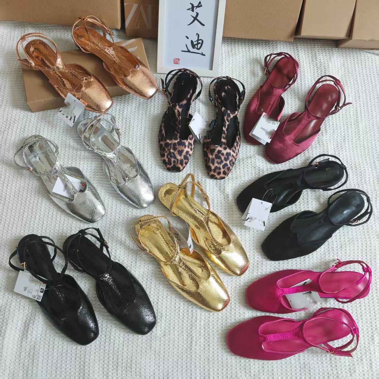 ZA factory's wholesale of cross-border best-selling golden flip-top fashion flat sandals for women with a shallow mouth and a back strap full figure