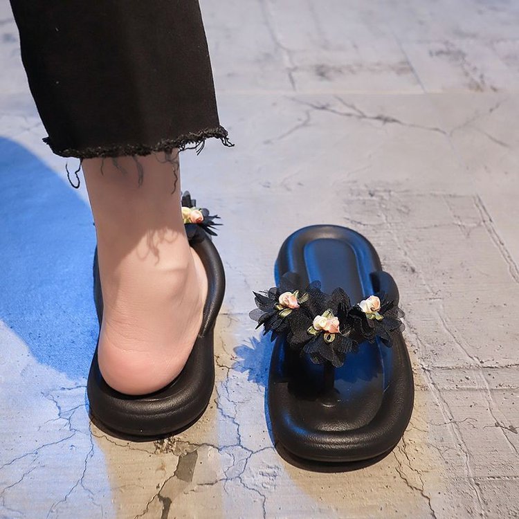Women's Summer 2025 new style outerwear fashionable floral flip-flops, anti-slip travel soft-soled beach flip-flops details Picture