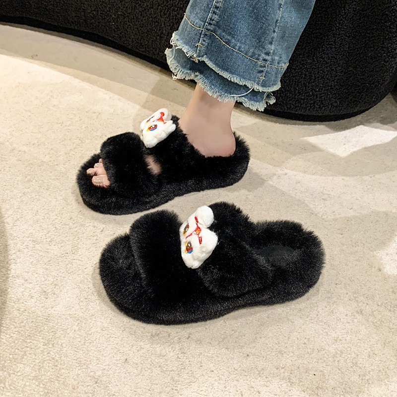 Cute lion dance accessory furry slippers 2025 Autumn/Winter new style fashionable and versatile double-bar solid color warm plush slippers Application Scenario