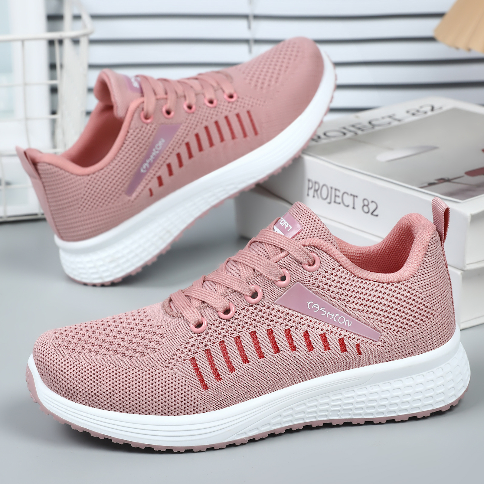 This is a new autumn collection of breathable mesh shoes for women. We offer cross-border distribution of versatile soft-soled sports shoes that won't cause foot fatigue Specification drawing