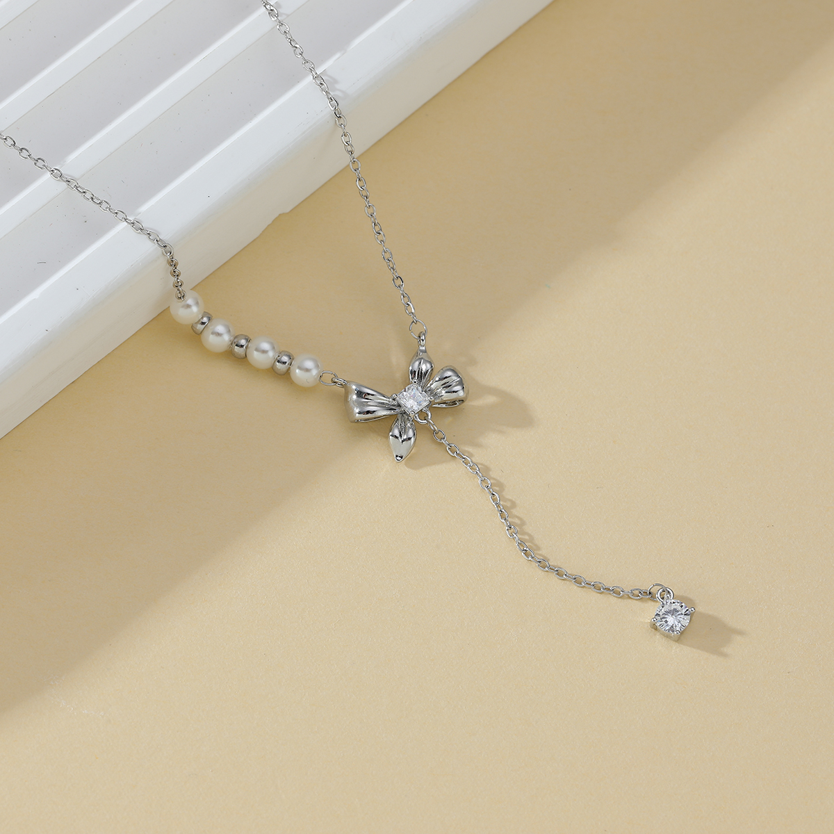 Xuhui brand exquisite and light luxury copper-plated real gold and zircon inlaid bow necklace, fashionable and elegant, versatile details Picture