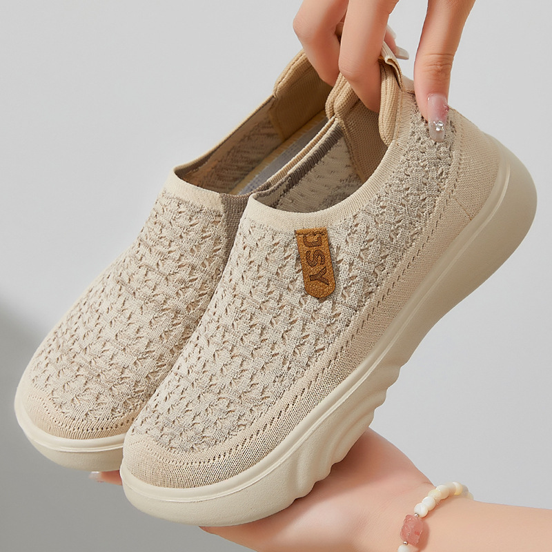 This is a versatile autumn collection of Fei-woven breathable and non-smelly casual shoes, soft-soled sports shoes, and mesh breathable women's shoes details Picture