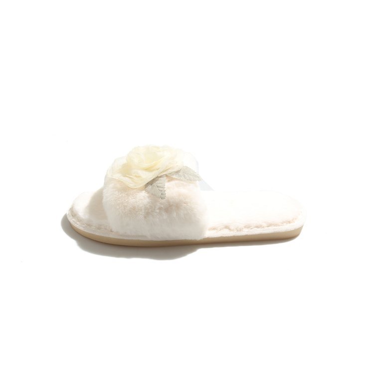 Cute flower-shaped ladies' woolen slippers for women's outerwear, 2025 new style one-shoulder slippers, sweet and fashionable home style cotton slippers Item Picture
