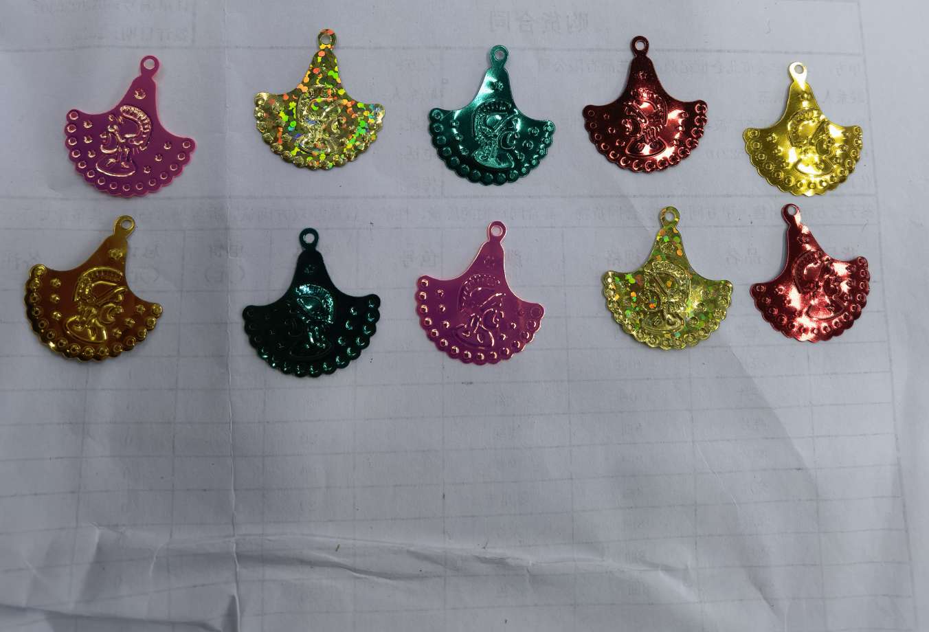 20mm plastic mermaid pendant sequins, available in multiple colors such as gold, red and blue, and made of various materials like PVC or pet. Suitable for earrings, lace pendants and other accessories. Jincan 160 detail image 2