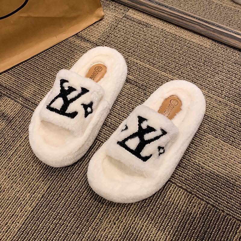 The new style of thick-soled woolen slippers for women in autumn and winter, suitable for both home and indoor use. Korean style, versatile, flat, anti-slip and warm slippers are in trend Application Scenario