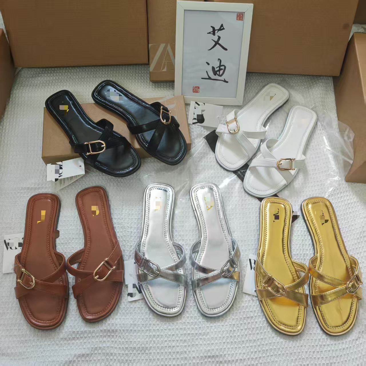 Eddie Foreign Trade ZA's new spring square-toed, flat-bottomed outerwear flip-flops with metal buckles and crossed one-line sandals for women full figure