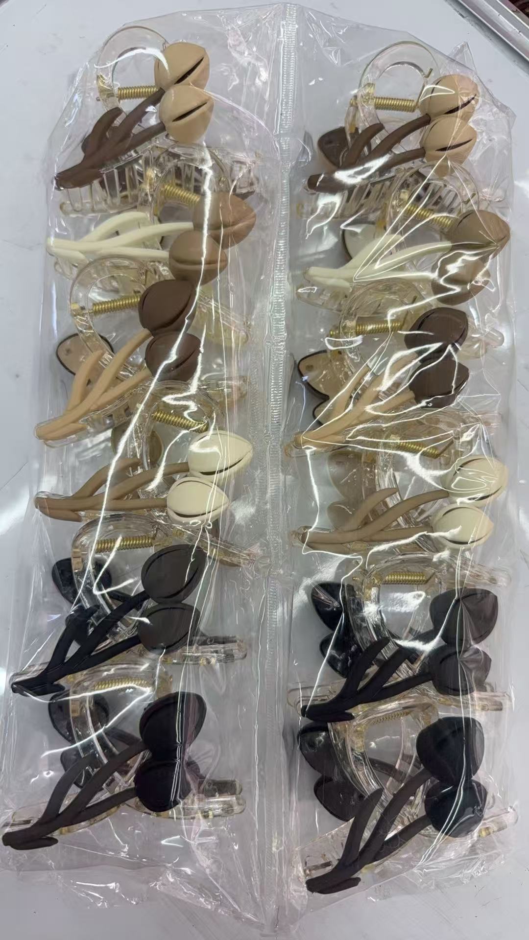 Fashionable banana hair clip headwear, acetic acid plush grab clip, flocking style, suitable for multiple occasions Specification image