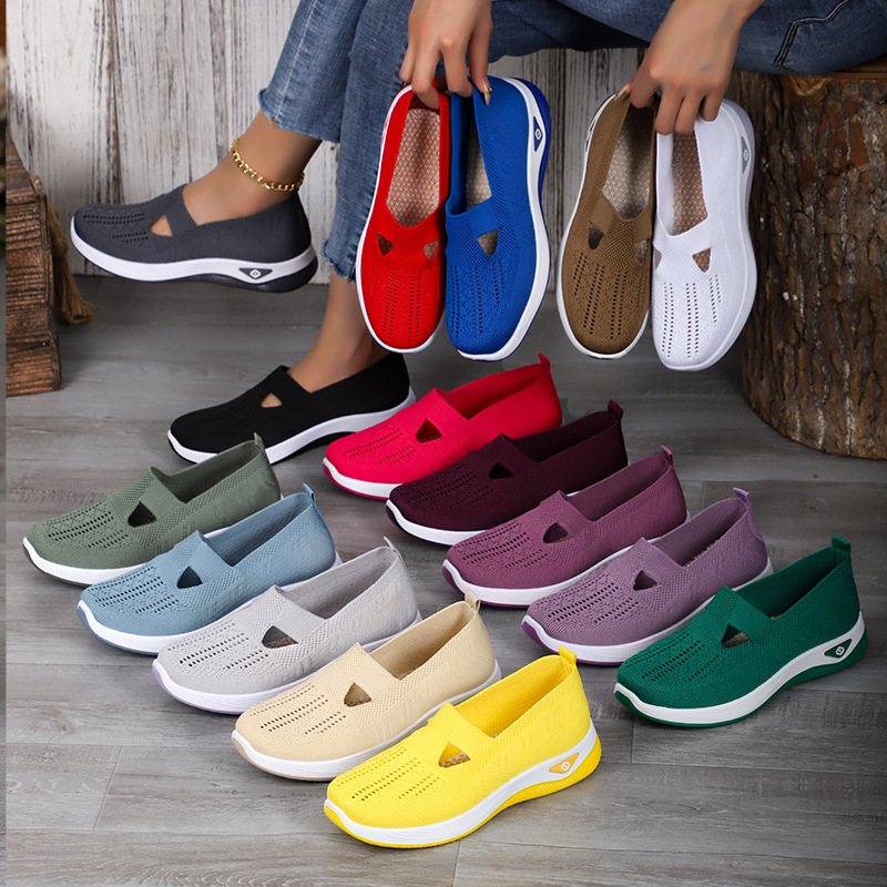 New breathable and comfortable single shoes for women, middle-aged and elderly people, factory direct sales. Soft-soled casual one-step mesh mom shoes Application Scenario