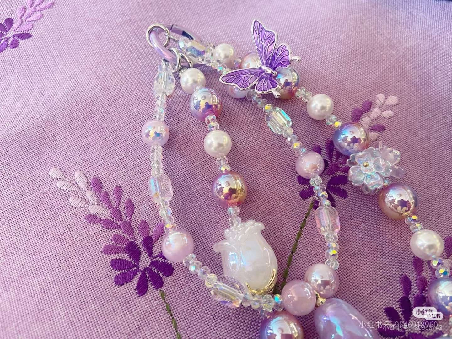 Fashionable short acrylic mobile phone chain pendant, women's crossbody chain mobile phone accessory, simple and trendy, versatile mobile phone chain, women's short fashionable mobile phone crossbody chain mobile phone hanging accessory, acrylic mobile phone chain detail image 3