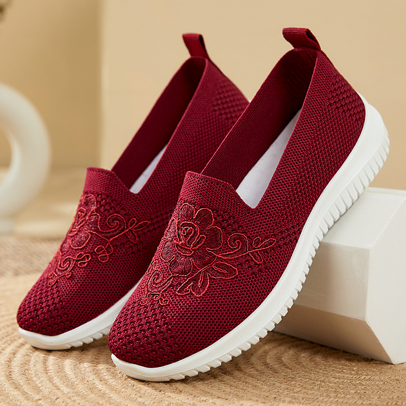 Shoe Women 2025 Autumn Old Beijing cloth shoes Embroidered mom shoes Shallow-moused one-step women's shoes factory breathable and comfortable details Picture