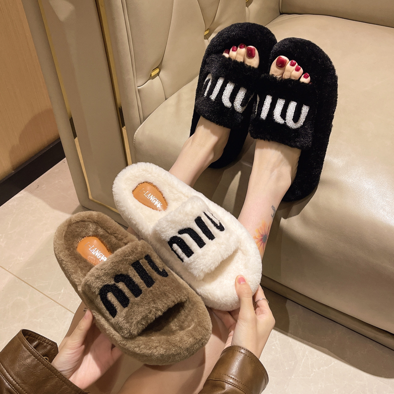 Xiaoxiangfeng 4-cm height-increasing woolen slippers for women's outerwear 2025 autumn/Winter bestseller Letter style warm thick-soled cotton slippers Application Scenario