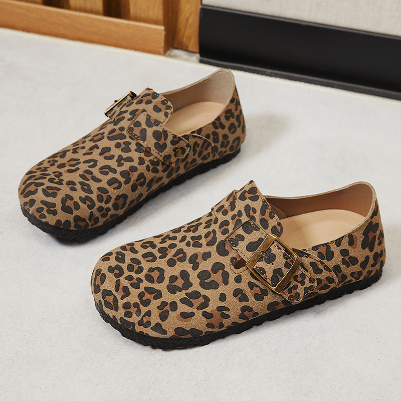 This is a new autumn collection of women's shoes featuring leopard print fashion, leather upper, thin and soft soles that are not tiring to the feet. They are casual, versatile and have a high-end feel details Picture