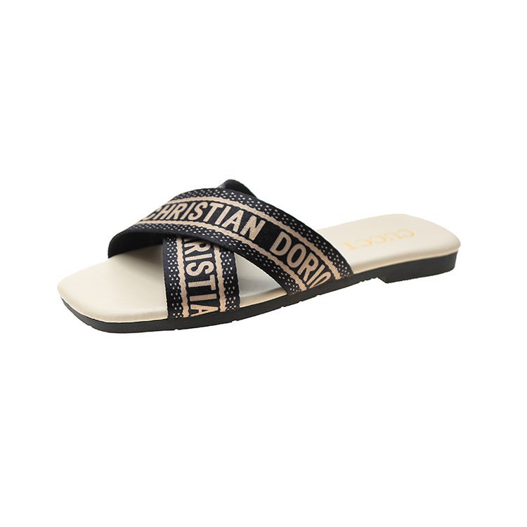 The popular large-sized 42 slippers for women's outdoor wear in summer 2025, a new European and American fashion one-piece flat sandals 41 Item Picture