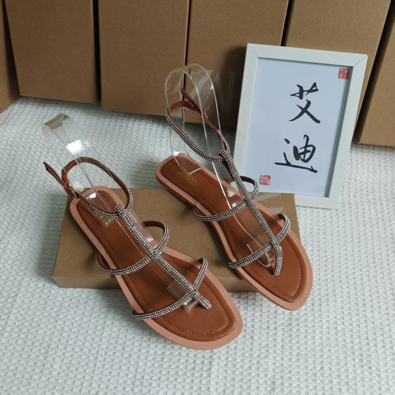 Eddie ZR's new summer Roman sandals are a must-have for women. They feature a water diamond snake-shaped wrap and a flat, fairy-like style Item Picture
