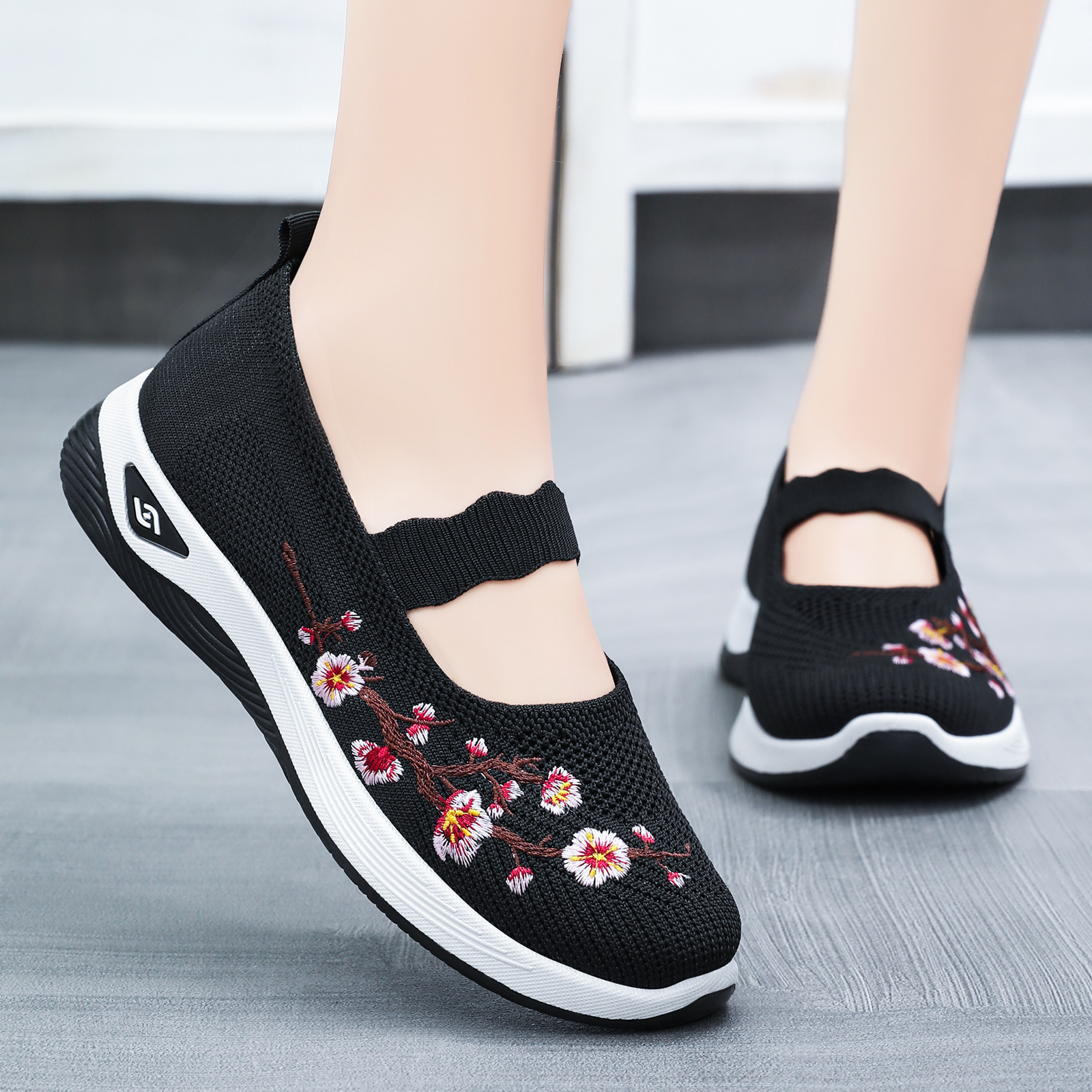 Summer new embroidered shallow opening single shoes for mom, breathable casual shoes for women, and lazy shoes for one foot Specification drawing