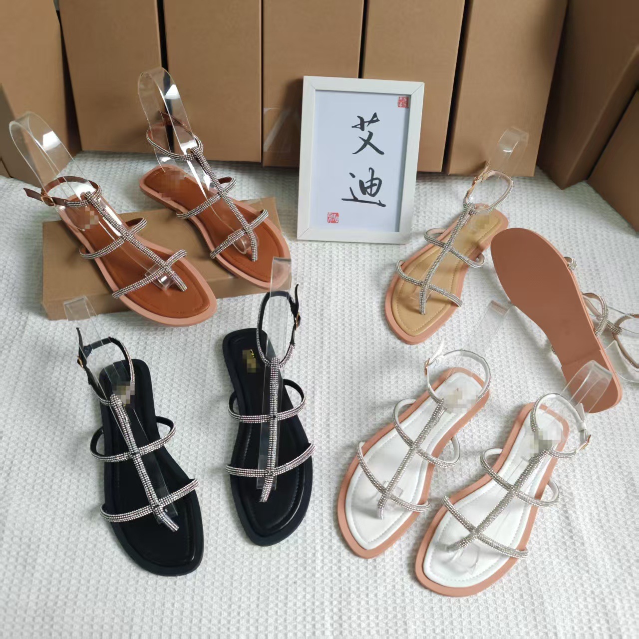 Eddie ZR's new summer Roman sandals are a must-have for women. They feature a water diamond snake-shaped wrap and a flat, fairy-like style details Picture