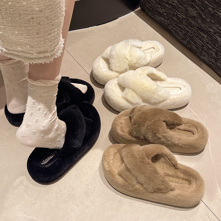 This is a new style of thick-soled woolen height-increasing slippers made of genuine rabbit fur, suitable for women to wear on the outside details Picture