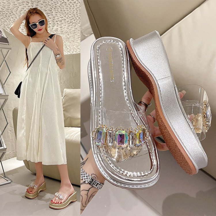 Thick-soled slippers summer new style women's rhinestone casual cool slippers 2025 full figure