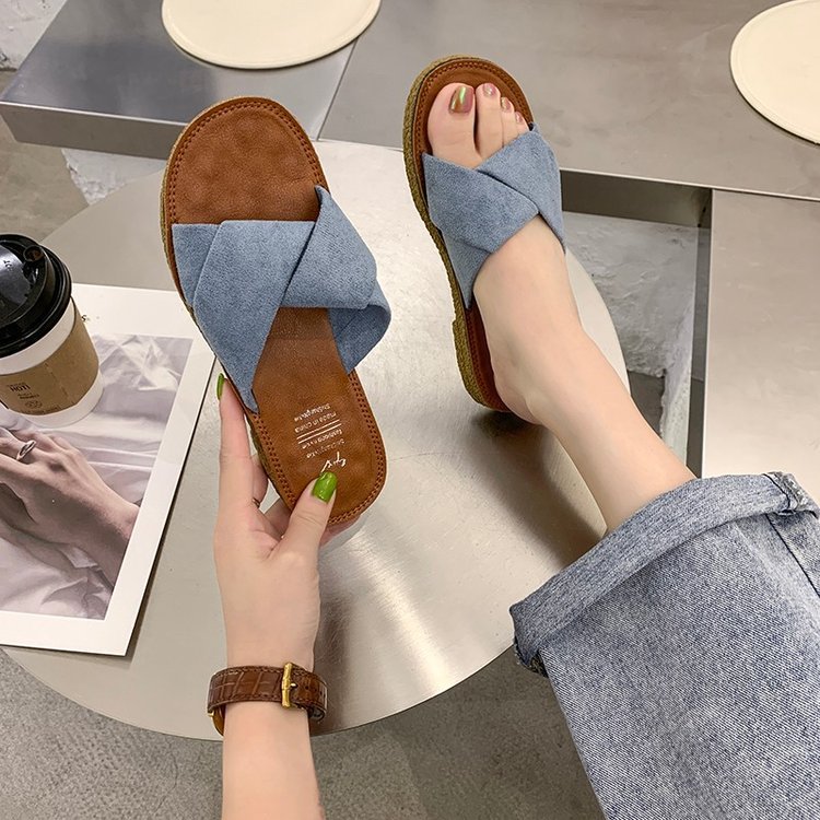 Summer flip-flops for women's outerwear, 2025 new style, one-shoulder, fleece, flat and cross-shaped women's flip-flops, wholesale of women's shoes Application Scenario