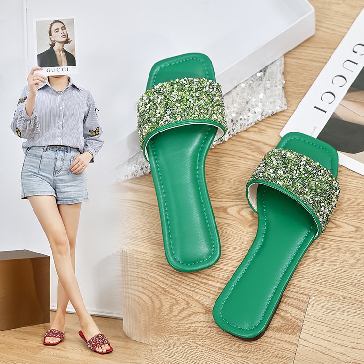Sequined slippers for women's outerwear in summer 2025 new style, fashionable flat bottom, European and American Internet celebrity water diamond one-line cool flip-flops for export details Picture