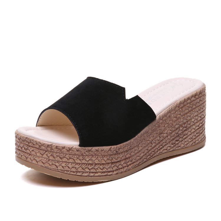 This is a fashionable summer outerwear for women. It features a Korean version of waterproof sloping and flip-flops, thick-soled high-heel flip-flops with a sponge sole Item Picture