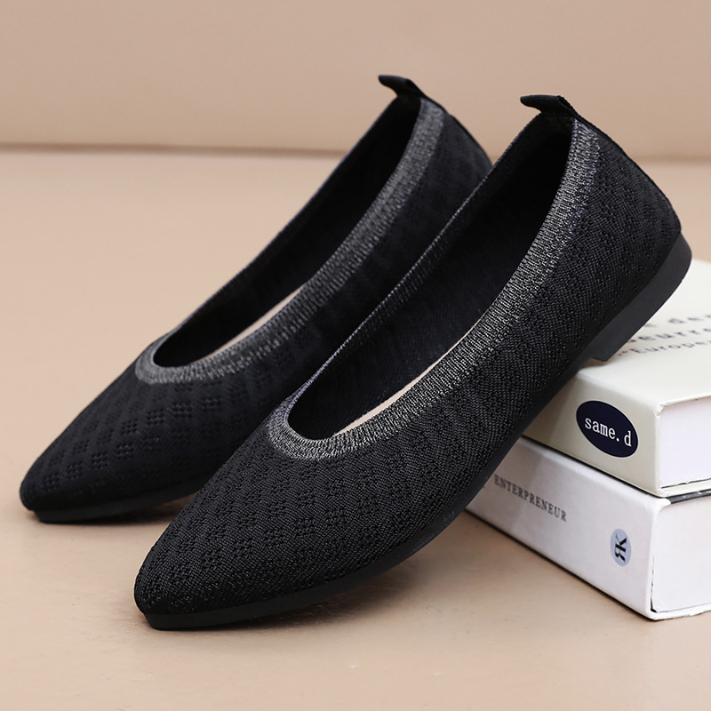 Women's shoes: Versatile casual shoes, shallow-mouthed and breathable flying woven shoes, fashionable and not tiring to the feet. Just put on a pointed-toe mom shoe full figure