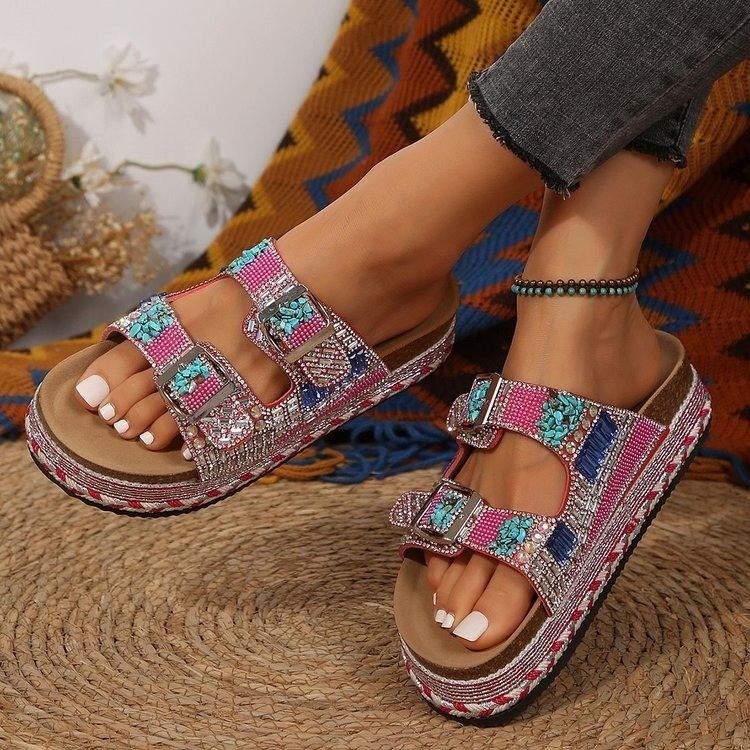 ins International Station's new thick-soled metal buckle rhinestone beach slippers and plus-size women's shoes for home wear full figure