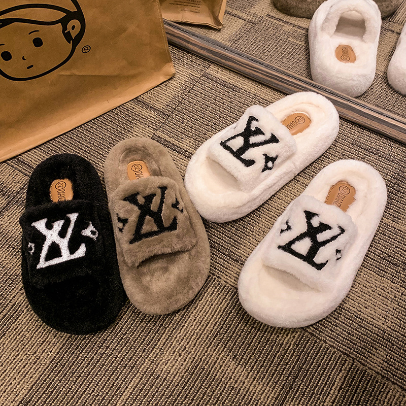 The new style of thick-soled woolen slippers for women in autumn and winter, suitable for both home and indoor use. Korean style, versatile, flat, anti-slip and warm slippers are in trend details Picture