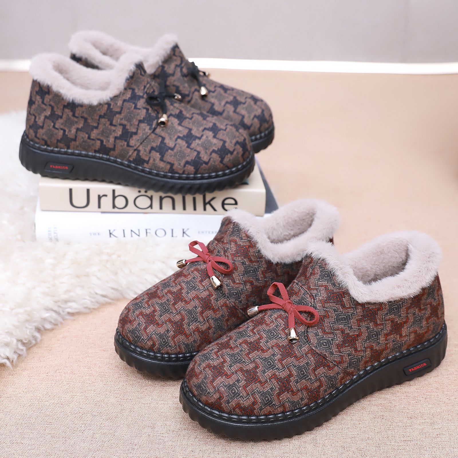 New winter cotton shoes for women, warm and fleece cotton shoes from old Beijing, anti-slip cotton shoes for grandmothers, and cotton shoes for middle-aged and elderly people Application Scenario