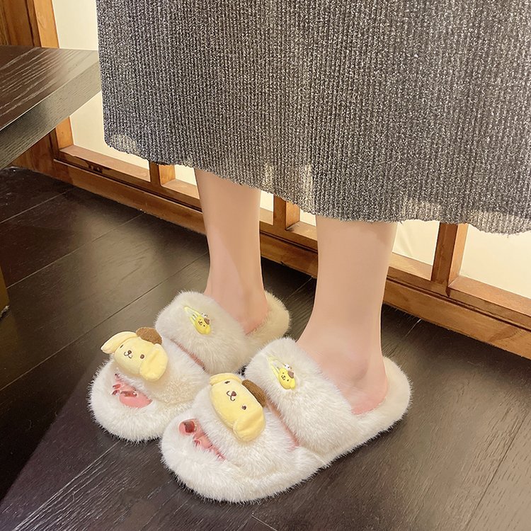 This is a trendy Instagram plush slipper for women. It has thick soles and is versatile. It features a cute fairy style and a gentle one-shoulder cotton slipper Application Scenario