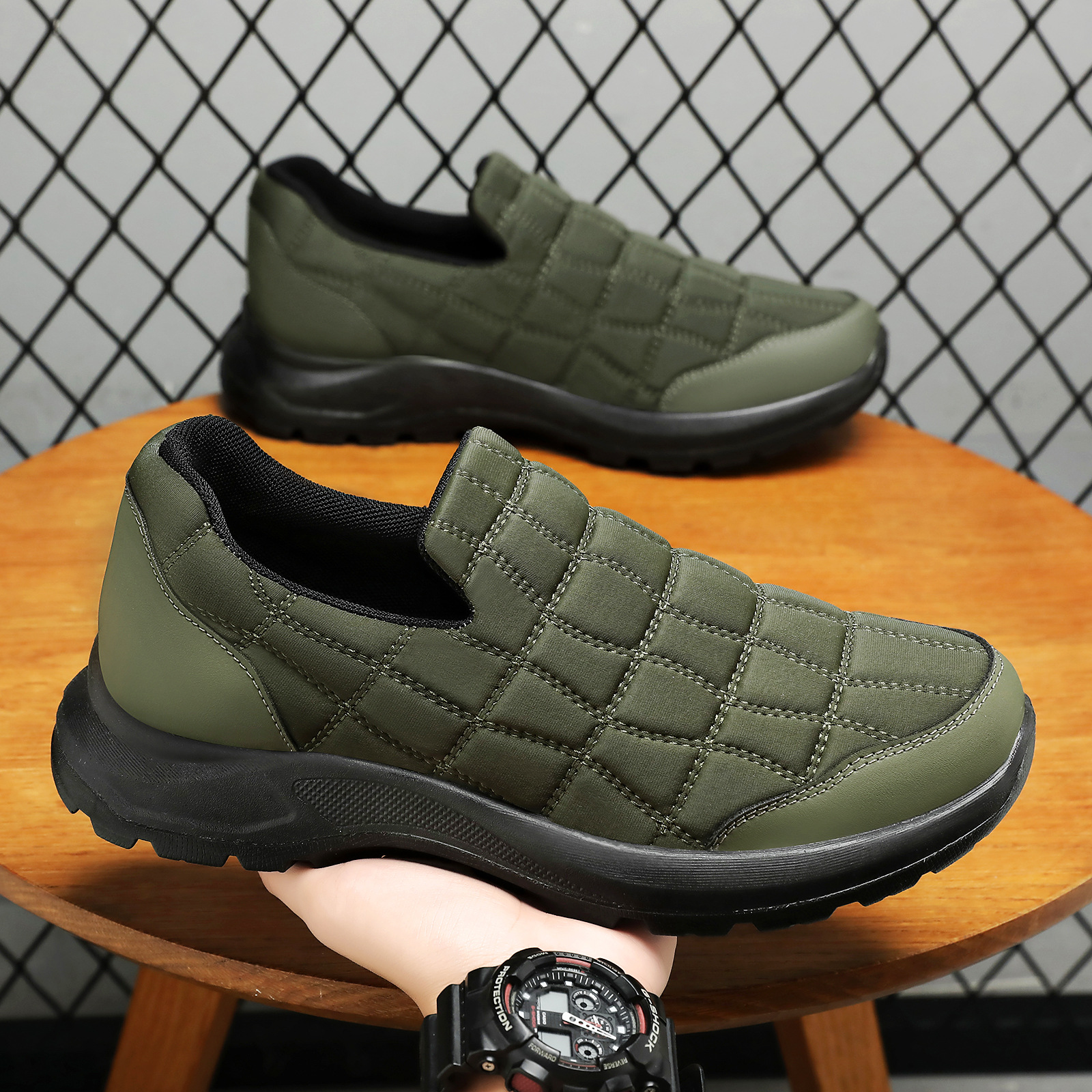 New men's shoes with soft soles, not tiring to the feet, casual shoes, comfortable for lazy people to wear with one foot, and shoes for middle-aged and elderly fathers Specification drawing