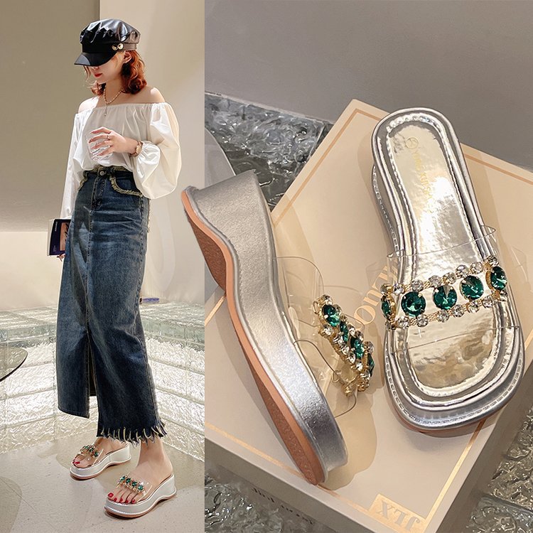 Summer 2025 thick-soled slippers, square head one-line casual, fashionable and versatile beach cool slippers, water diamond crystal slippers full figure