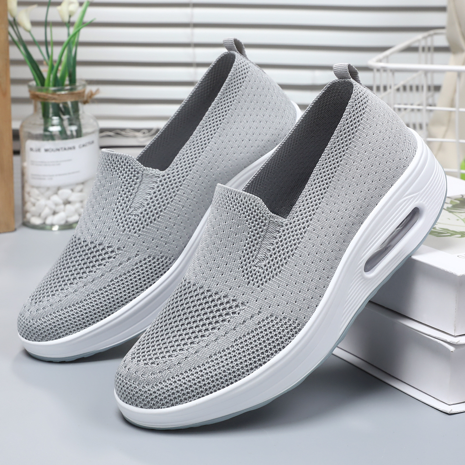 Kangtai Shoe Factory's 2025 autumn new women's shoes, cross-border temu, one-step shaking shoes, thick-soled air-cushioned casual shoes details Picture